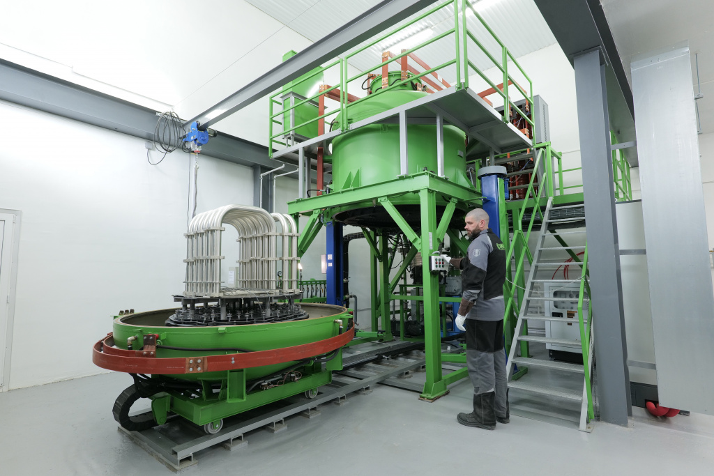 Вакуумная электропечь на участке термообработки